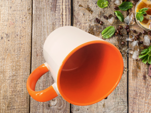 Alternative view of Mug intérieur, anse orange à personnaliser