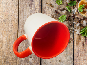 Alternative view of Mug intérieur, anse rouge à personnaliser