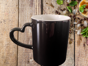 Mug magique poignée cœur noir