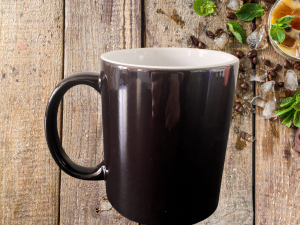 Alternative view of Mug magique noir gravé Love
