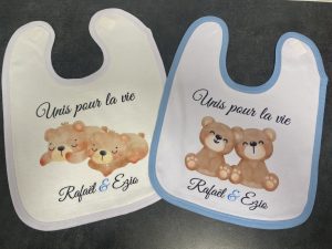 Bavoir "contour blanc"