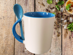 Mug bleu avec sa propre cuillère