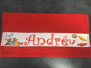 Serviette de bain rouge