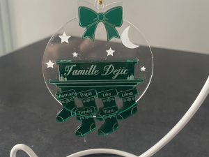 Boule transparente "chaussette de Noël"