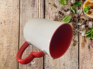 Alternative view of Mug intérieur & anse en forme de cœur rouge
