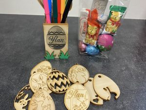 Pot avec feutres + 10 oeufs en bois à colorier