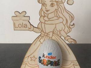 Princesse avec un Kinder surprise