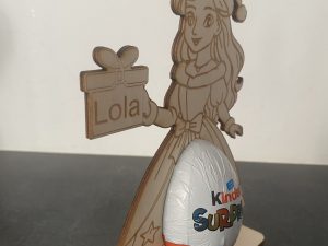 Alternative view of Princesse avec un Kinder surprise